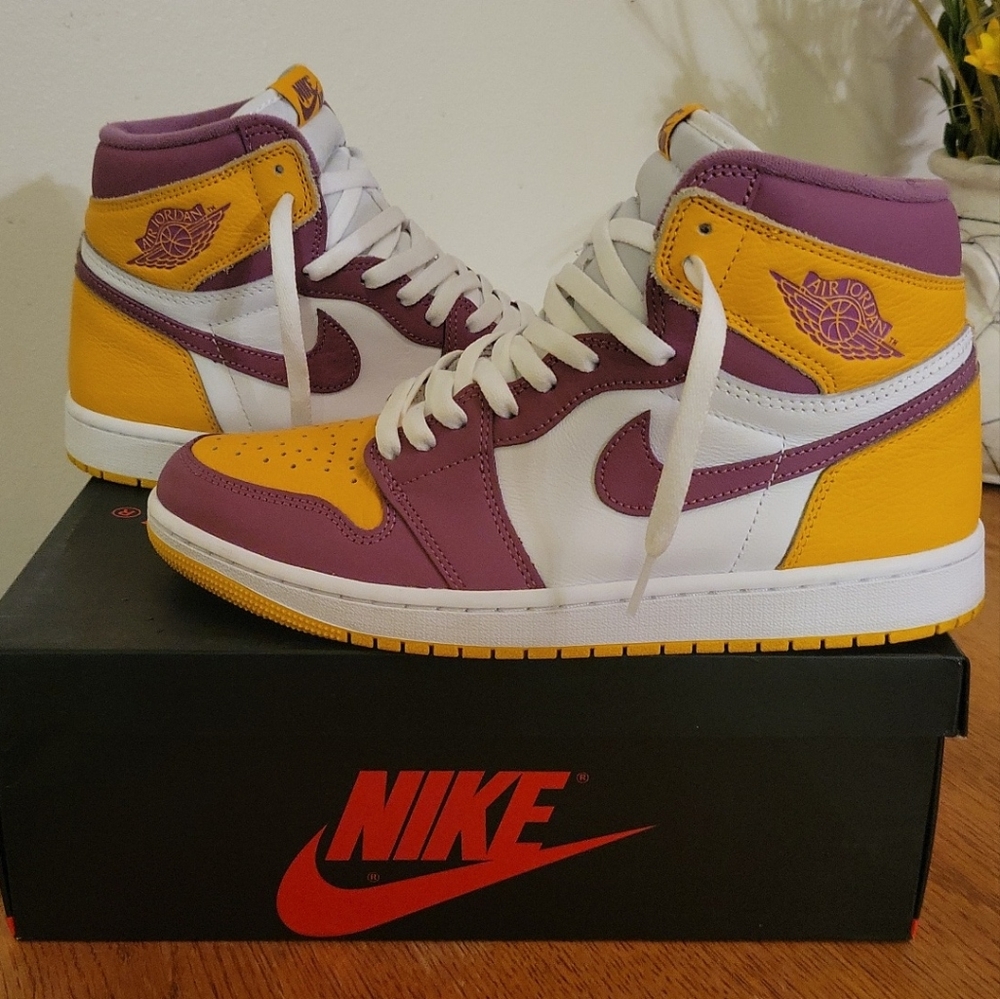 Jordan 1 Retro High OG Brotherhood Size 9.5 Mens or 11 Womens